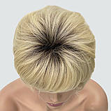 Перука коротка, красива об'ємна жіноча стрижка з термоволосся 160℃, колір блонд з темним корінням, фото 6