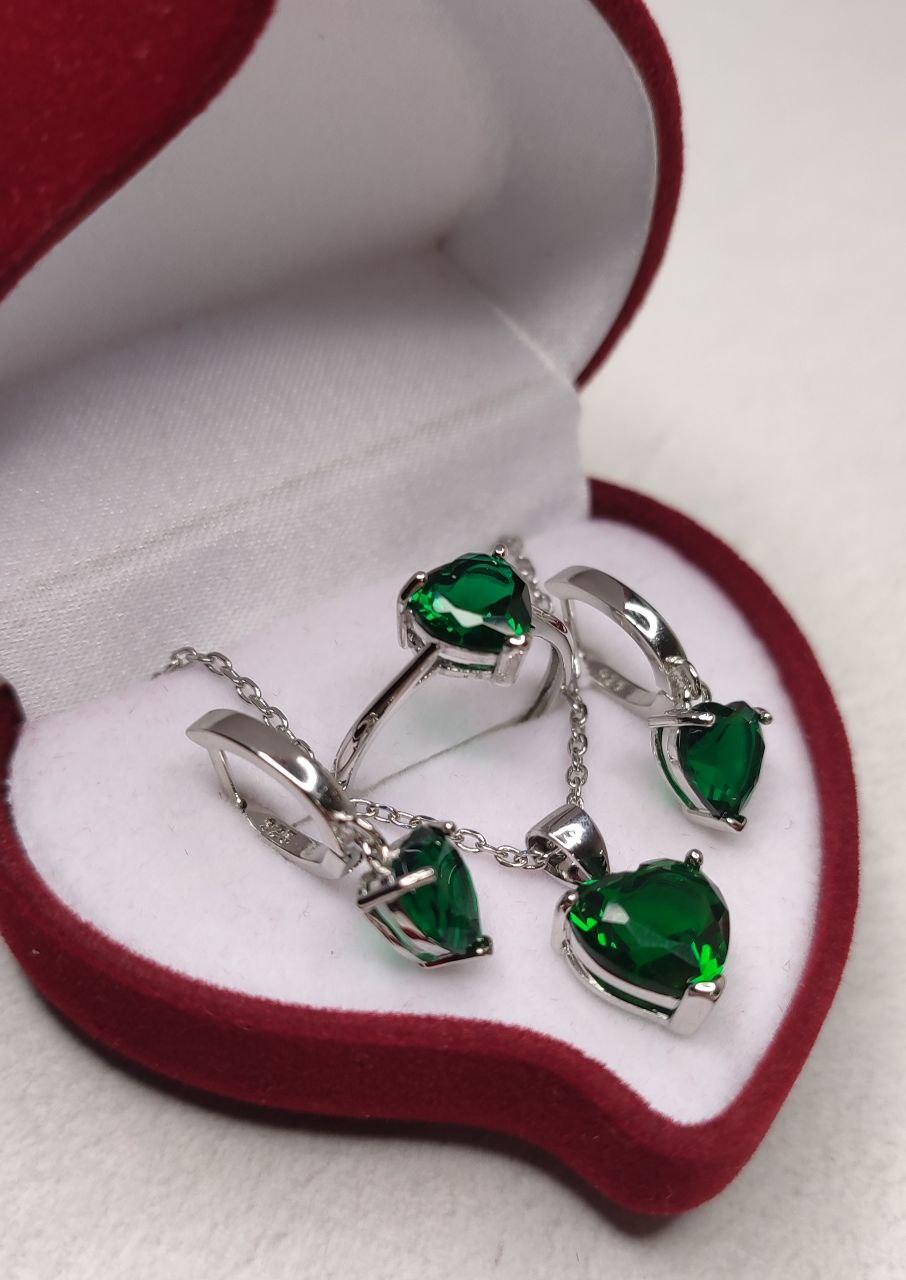 Набір сережки, каблучка та кольє "Сердечки зелений смарагд у сріблі" солідний подарунок в коробочці для дівчини