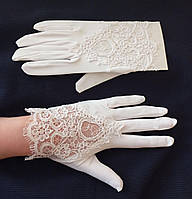 Короткі весільні рукавички нареченої з пальцями, білі Арт. П-п-36