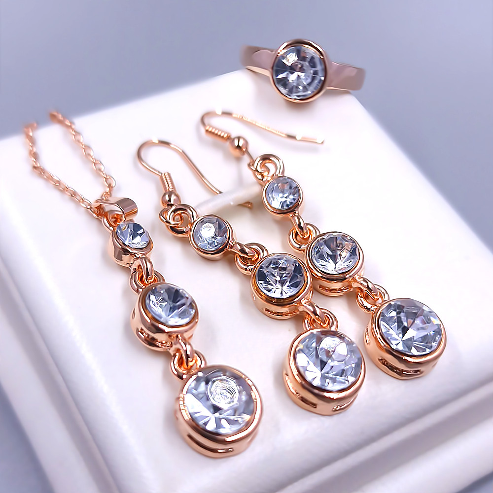 Булатний набір з білими фіанітами. Позолота ЧВ. Кулон, ланцюжок, сережки та кільце у подарунок