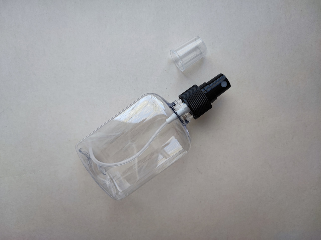 100 - 111 мл флакон Квадрат ПЕТ прозора тара з чорним розпилювачем, спреєм 20/410  пляшка пластикова