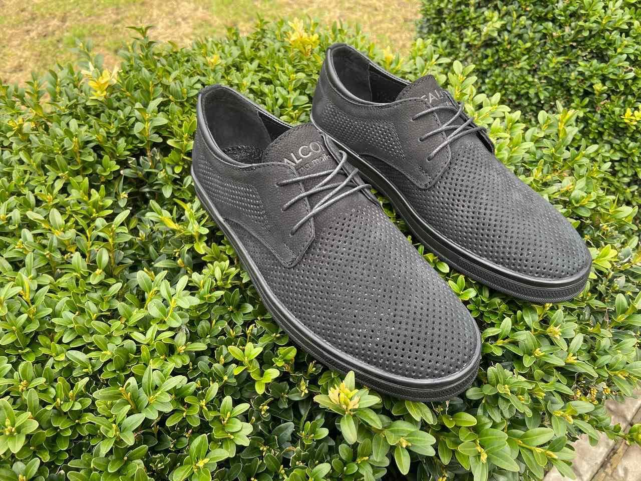 Мокасины мужские 40 размер кожаные туфли с перфорацией черные макасины летние слипоны в дырочку с шнурками - фото 1 - id-p1828098190