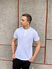 Чоловіча футболка поло біла з лакости з коміром на ґудзиках на літо, фото 7