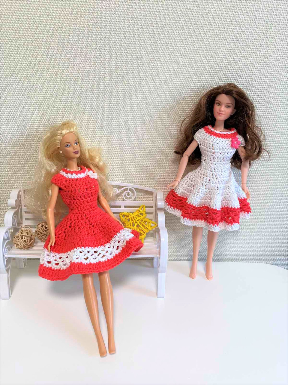 Одяг для Барбі. Стильна коктельна сукня "Хелен" з квіточкою ручної роботи.