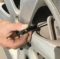 Вимірювач/тестер глибини гальмівних колодок не знімаючи колеса