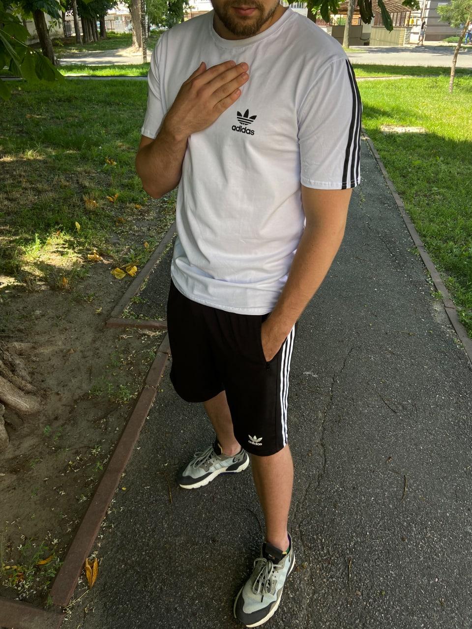 Чоловічий літній костюм Adidas білий із чорним футболка та шорти Адідас і шкарпетки в подарунок