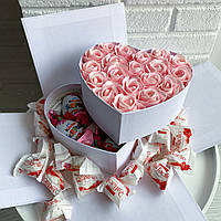 Премиум подарок-сюрприз с розами, киндерами и риттер-спорт для любимой на день рождения, годовщину