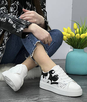 Кросівки жіночі 8 пар у ящику білого кольору 36-41