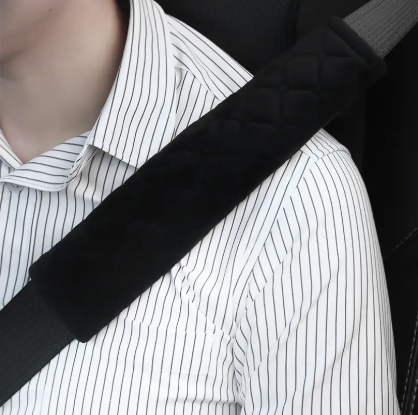 Накладка чохол для ременя безпеки плюшова чорна