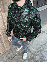 Чорна чоловіча куртка вітровка з зеленим принтом