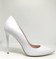 Жіночі туфлі-човники у білому кольорі на шпильці . Свадебные белые туфли