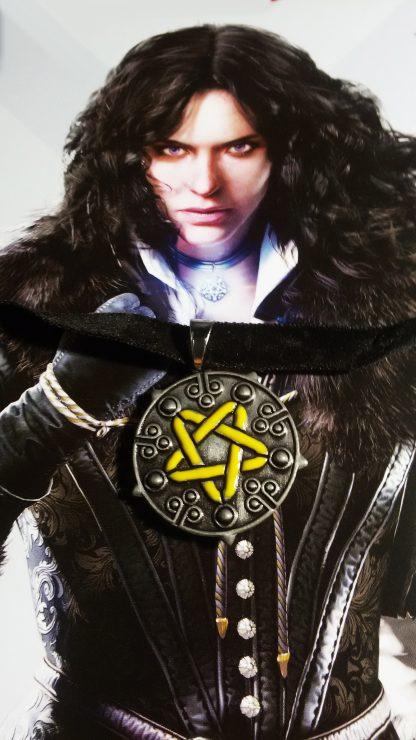 Ожерелье-чокер с медальоном колдуньи Йеннифэр Yennefer Ведьмак 3 Дикая охота The Witcher TW 21.6 - фото 2 - id-p1829379864