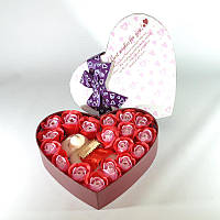 Набор подарочный в форме сердца из роз с мишкой Красый