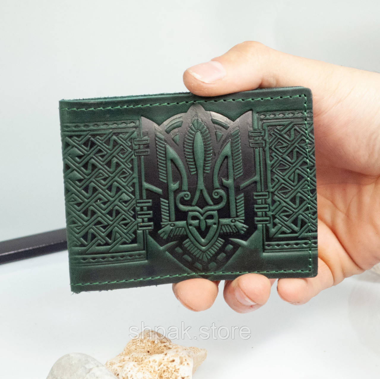 Шкіряна обкладинка для посвідчення УБД з Тризубом темно-зелена | УБД з Гербом України