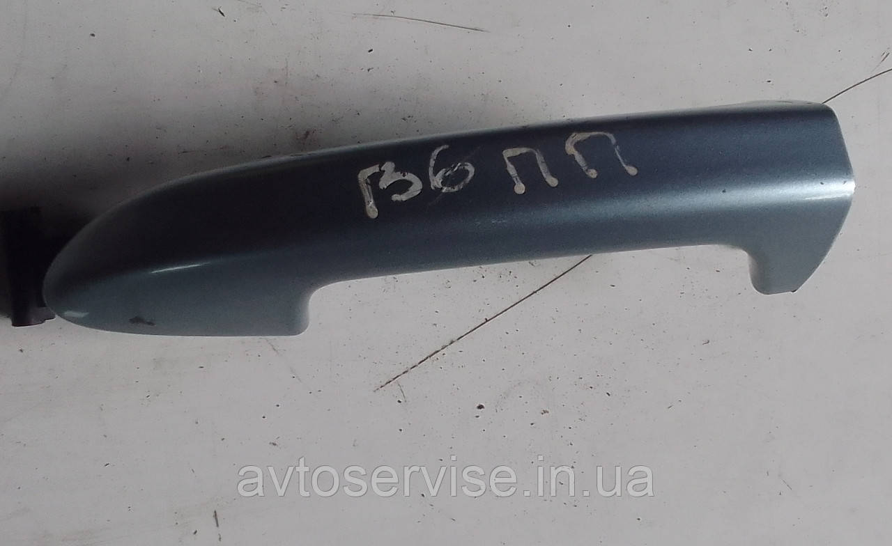 Ручка дверей передня права Volkswagen Passat B6