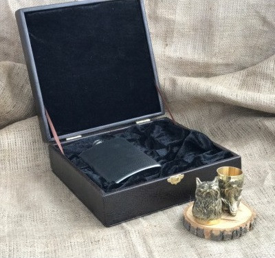 Набір з 2 бронзових чарок перевертарів та фляга в натуральній шкірі "Полювання" в подарунковому футлярі ручна робота
