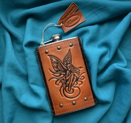 Фляга подарункова "Ельф" обтягнута натуральною шкірою з художнім тисненням, фото 1