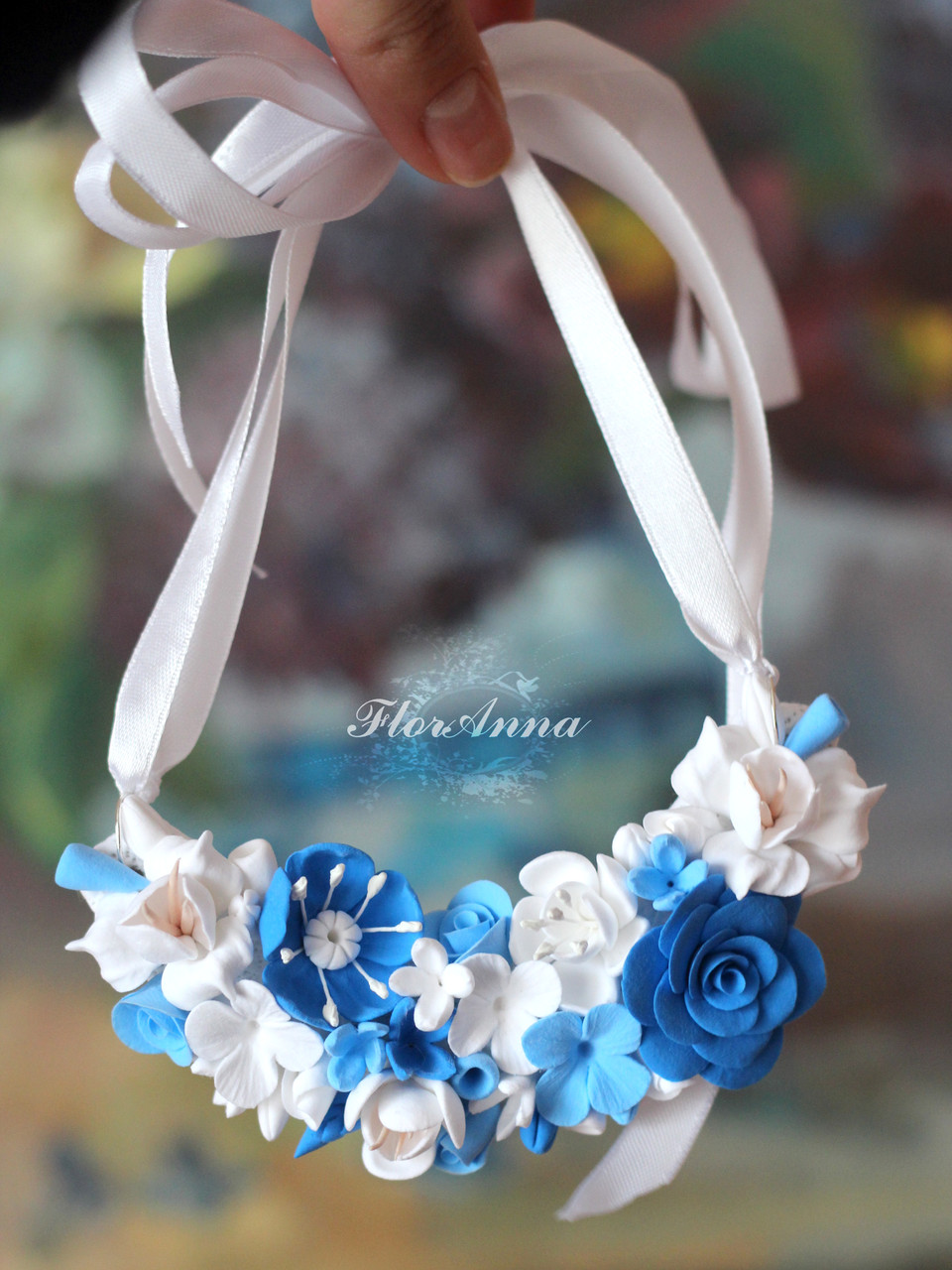 Біло-блакитне кольє ручної роботи з квітами "Хрустальний сад"