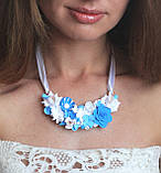 Біло-блакитне кольє ручної роботи з квітами "Хрустальний сад", фото 4
