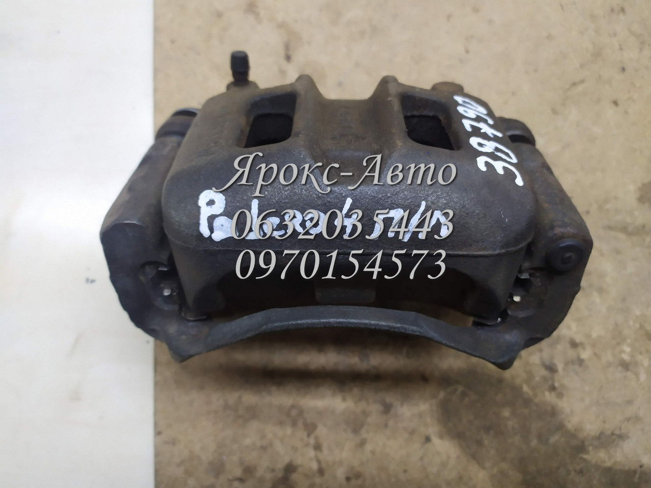 Суппорт гальмівний передній лівий Mitsubishi Pajero 4 000038790, фото 1