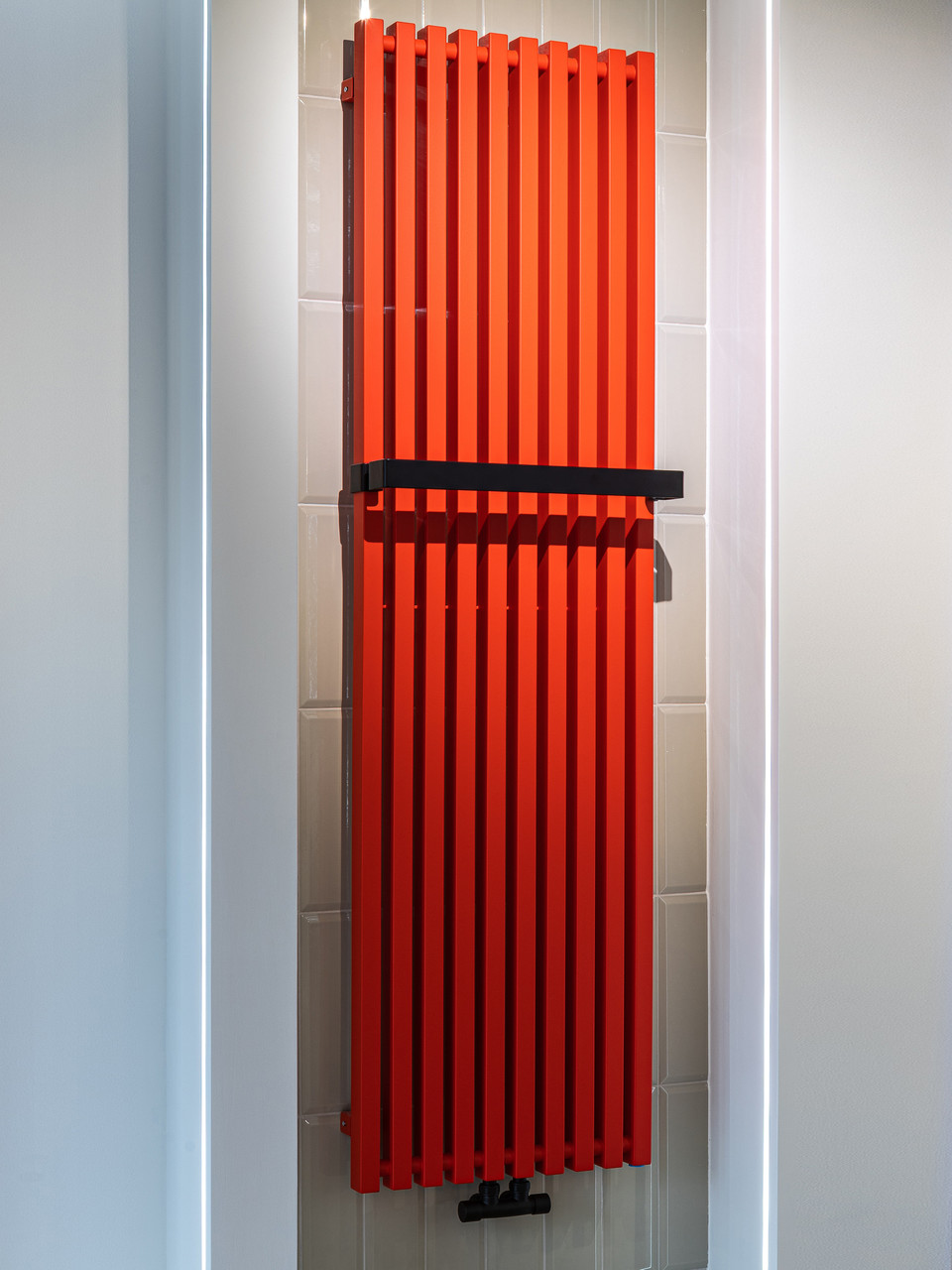 Дизайн-радіатор Terma Triga 1700x480 mm, Soft 3028 (червоний)