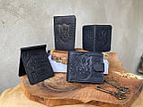 Обкладинка для паспорта чоловіча шкіряна чорна з тисненням Тризуб Герб України, фото 6
