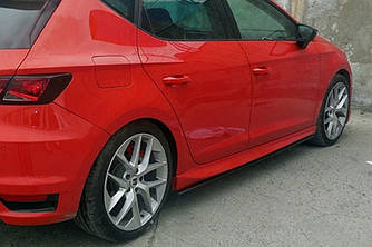 Бокові пороги,підніжки Performance (чорні) для мод. Seat Leon 2013-2020 рр.