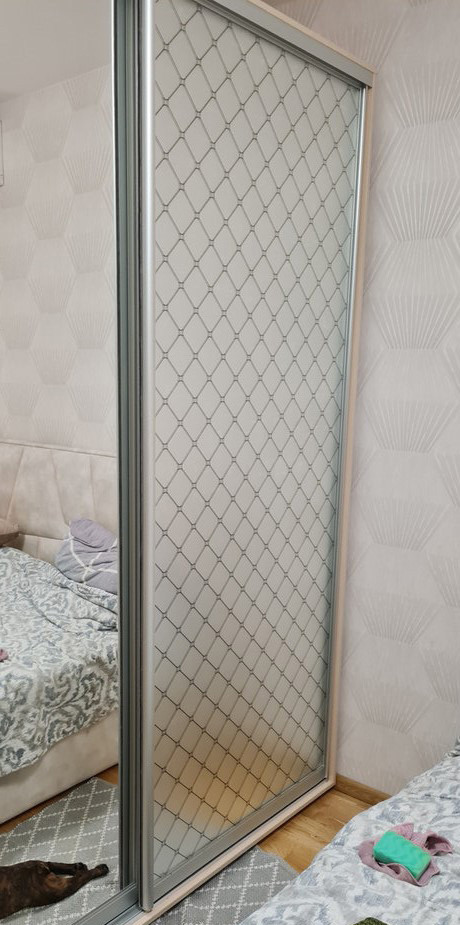 Матирующая виниловая наклейка для шкафа-купе на зеркало Ромбы Клетка ...