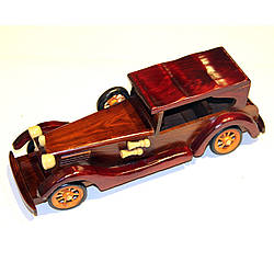 Модель автомобіля з дерева N4