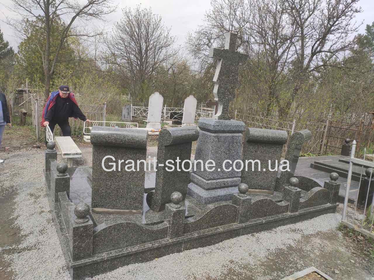 Одинарные памятники из гранита на могилу - фото 5 - id-p74524823