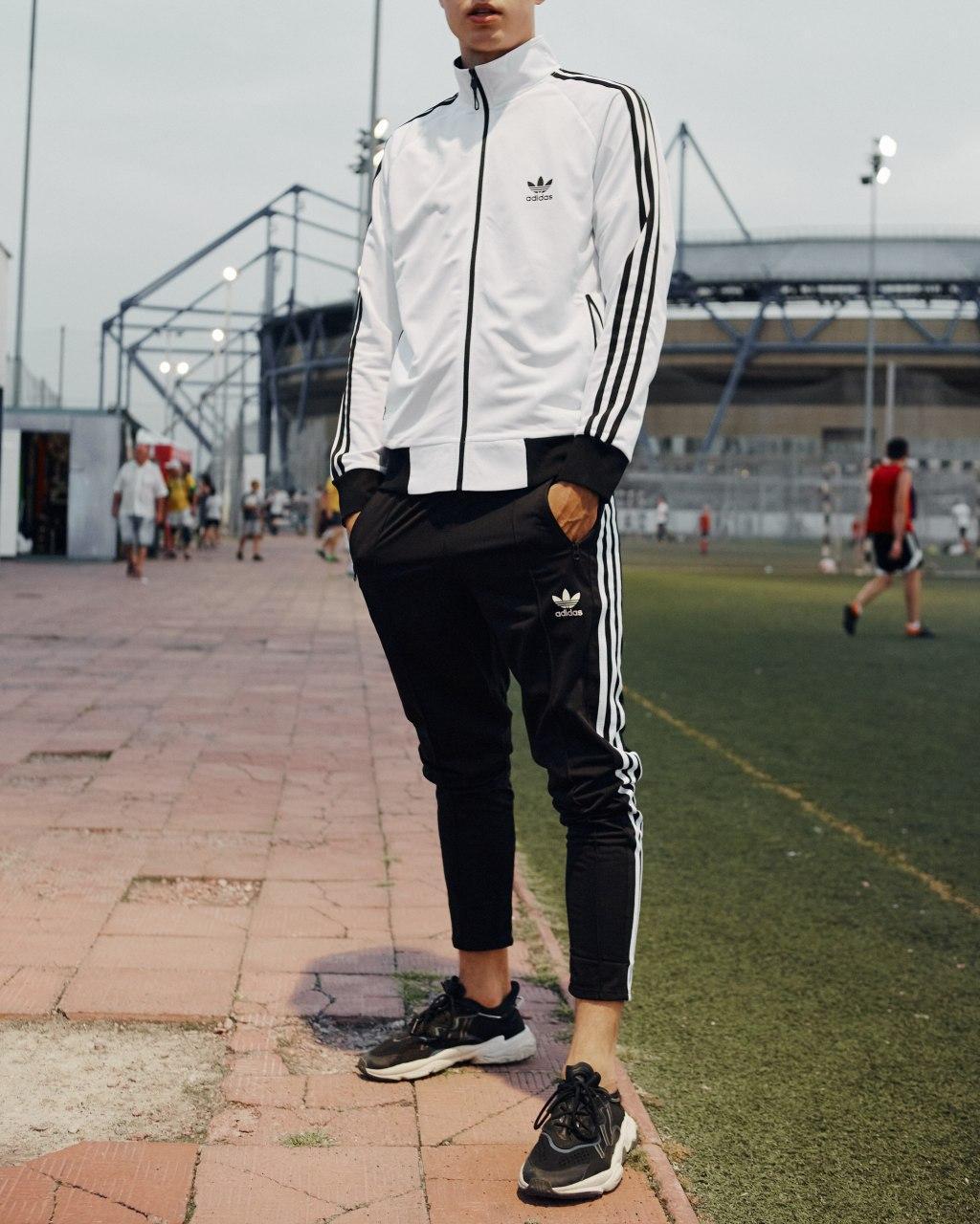 Чоловічий спортивний костюм Adidas білий із блискавкою Адідас без капюшона та шкарпетки в подарунок, фото 1