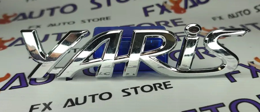 Емблема шильдик логотип YARIS 135 X 30 мм Хромована для Toyota, фото 1