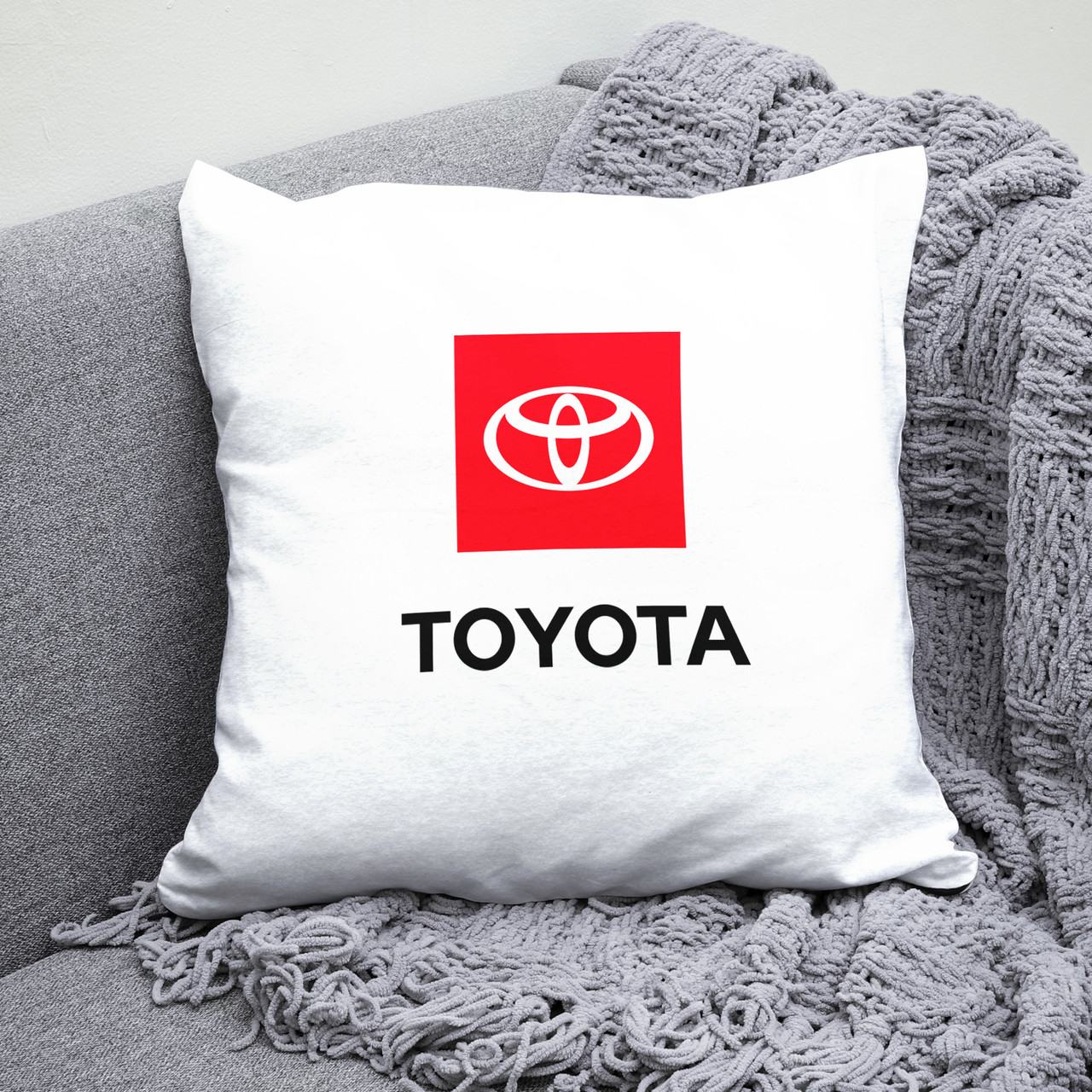 Подушка 35*35 см з маркою авто NEW TOYOTA / ТОЙОТА. Найкращий подарунок чоловіку