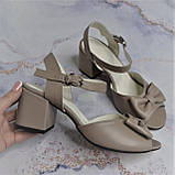 Шкіряні босоніжки на підборах із бантом, фото 2