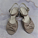 Шкіряні босоніжки на підборах із бантом, фото 3