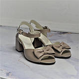 Шкіряні босоніжки на підборах із бантом, фото 4