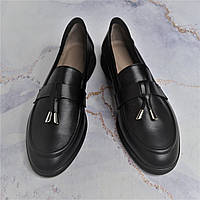 Шкіряні туфлі на низькому ходу