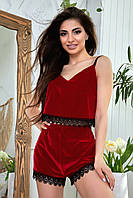 Пижама женская велюровая с шортами и топом красного цвета