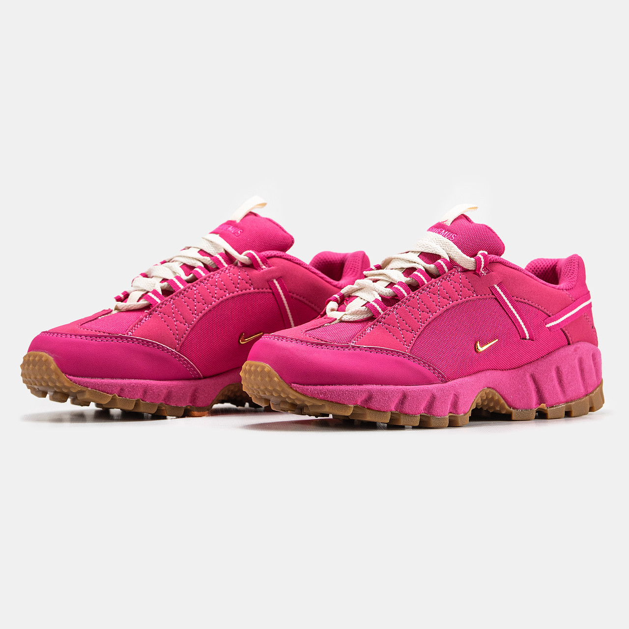 Яскраві кросси жіночі Nike Humara x Jacquemuse. Рожеві кроссівки для дівчат Найк Хумара.