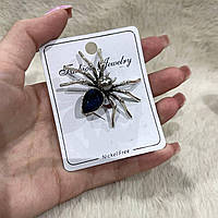 Оригинальный подарок девушке - стильная женская брошь "Серебяный паук с синим кристаллом и жемчужиной"