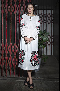Сукня-вишиванка жіноча міді з червоним орнаментом молочна Modna KAZKA MKV111/101