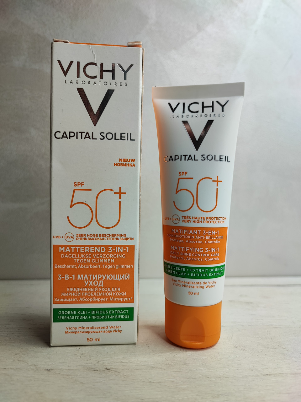 Солнцезащитный матирующий крем 3-в-1 для жирной, проблемной кожи spf50+ Vichy Capital Soleil Mattifying 3-in-1 - фото 1 - id-p1832483060