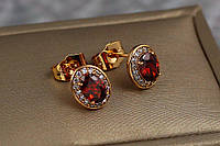 Сережки гвоздики Xuping Jewelry овальні малинки з червоним камінням 10 мм золотисті