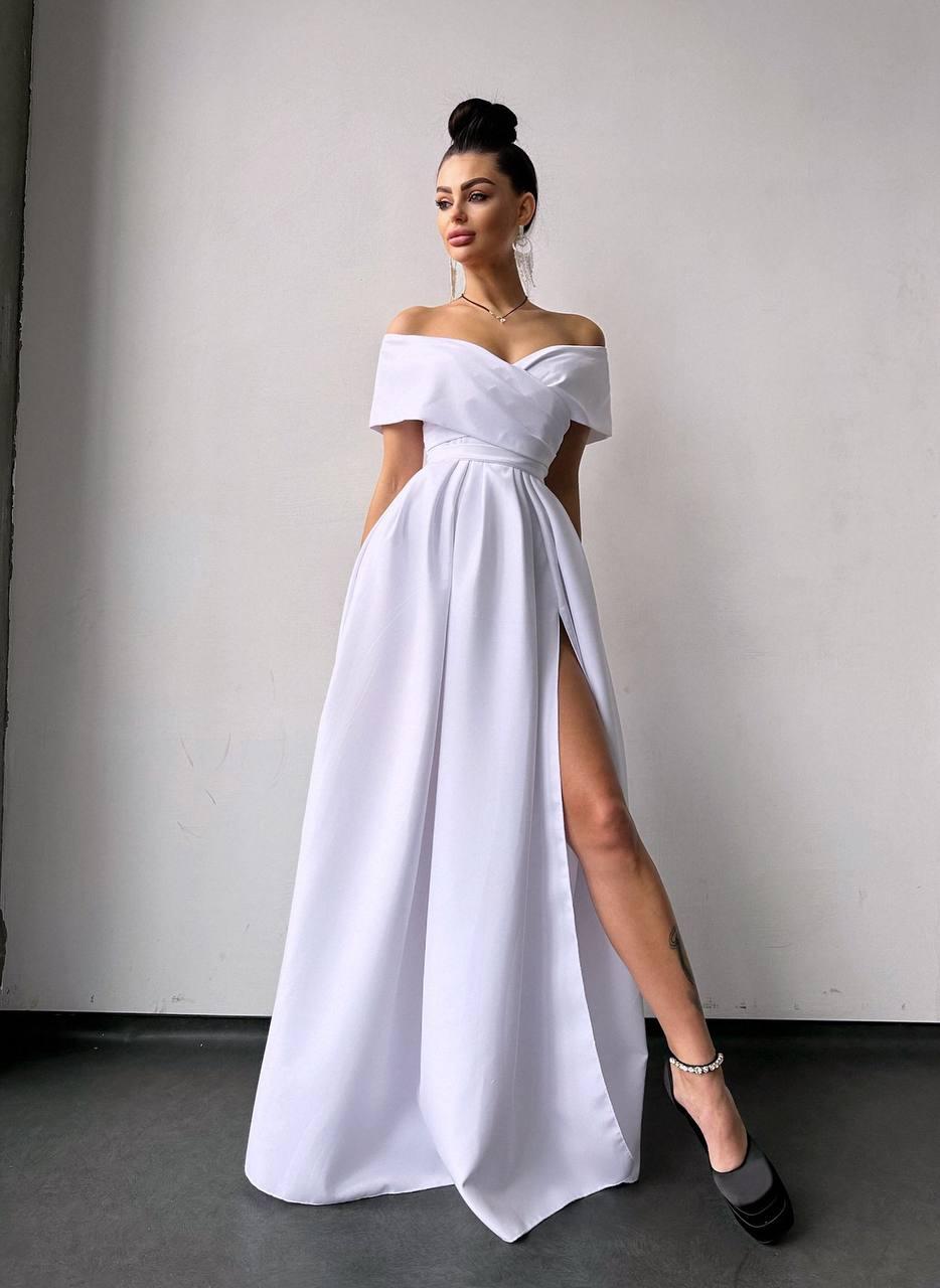 Шикарна вечірня жіноча сукня з відкритими плечима і розрізом на спідниці Smb8179