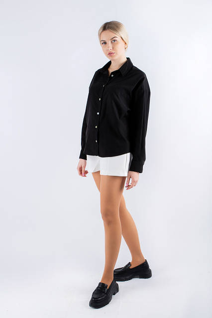 Жас жігіт желіде әйелдерге оральды секс жасайды.