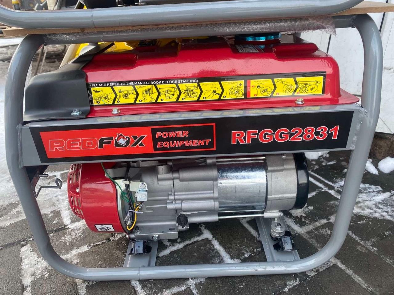 Бензиновий генератор Red Fox RFGG2831, 3.1 кВт, ручний стартер
