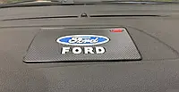 Антискользящий коврик в машину на торпеду с логотипом Ford