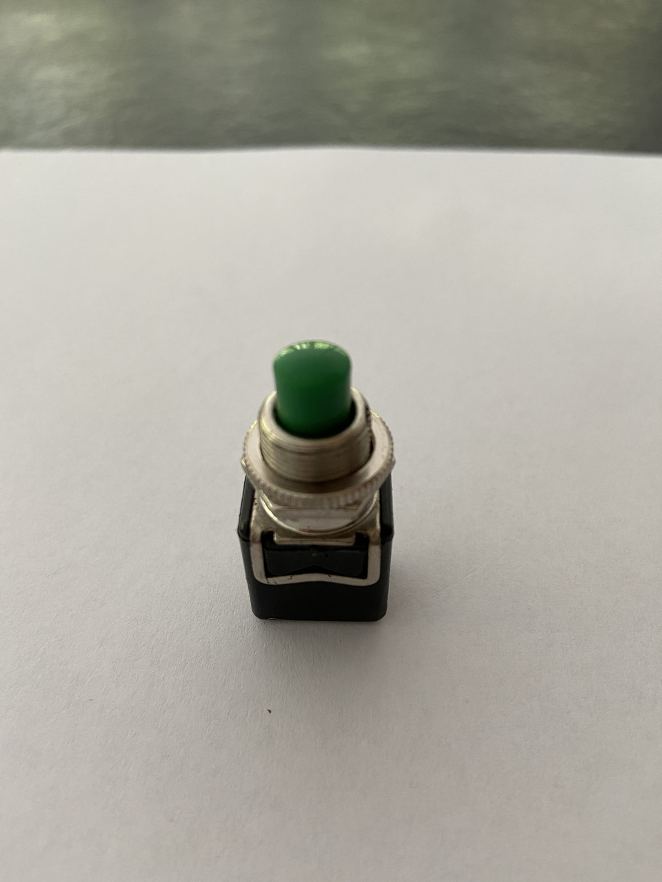 Кнопка без фиксации на размыкание. 250v 6A