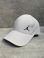 Бейсболка кепка Jordan білого кольору з чорним логотипом