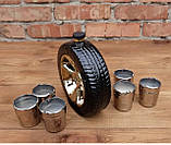 Подарочный набор автомобилисту/водителю "Запаска" в подарочной упаковке - колесо в виде бутылки с рюмками, фото 2